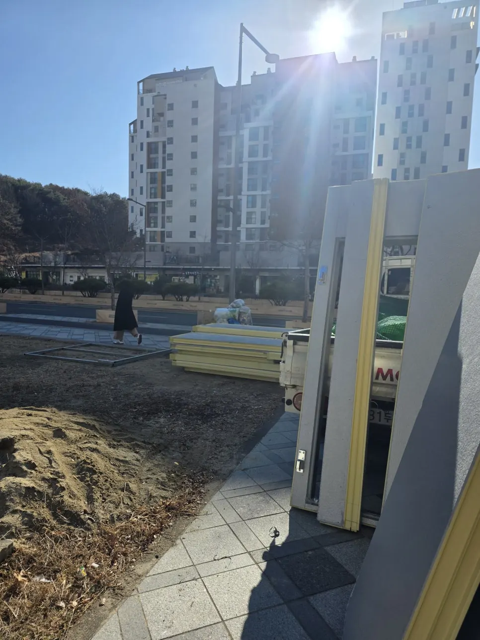 정육점 워크인 냉장냉동고 세종→동두천 이전 설치 - 해체해 밖으로 옮긴 판넬