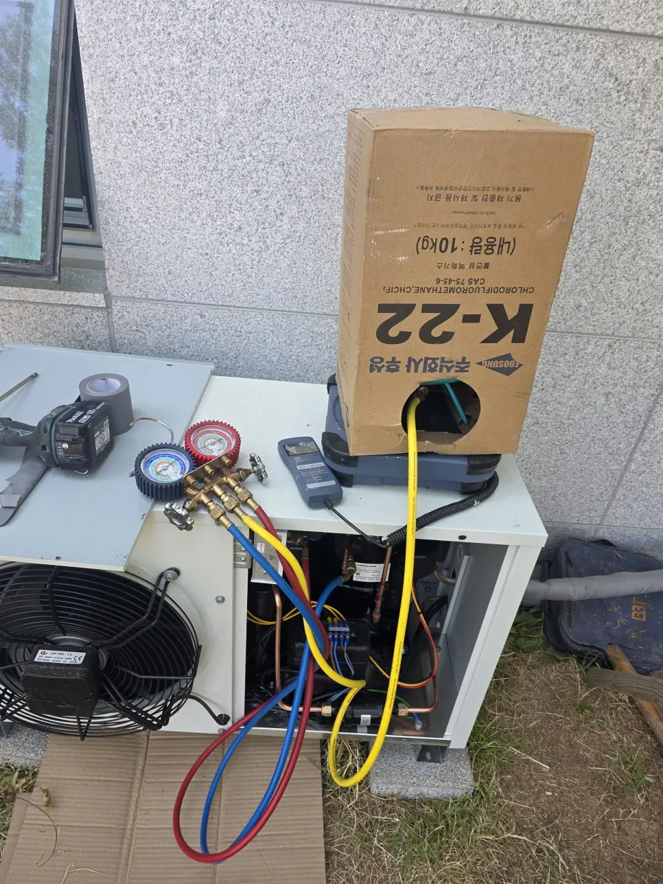 동탄 고등어구이 체인점 냉장 냉동 콤비 저장고 - 게이지 연결해 냉매 충전