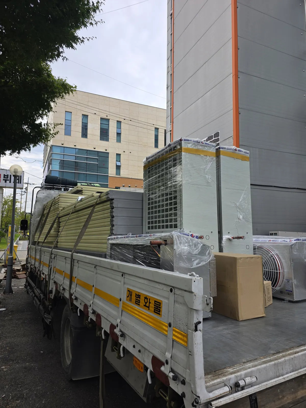 식품공장·HACCP 맞춤 제작 판넬과 냉동기 입고