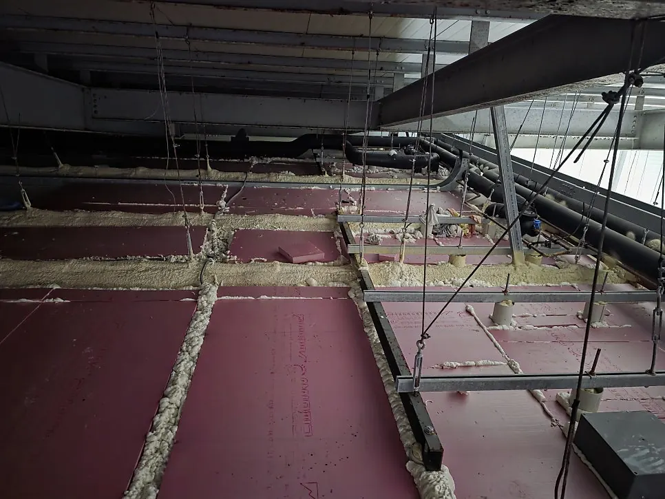 파주 냉동물류센터 천장 결로, 고드름 단열 보강 - 아이소핑크 덧방한 천장 상부