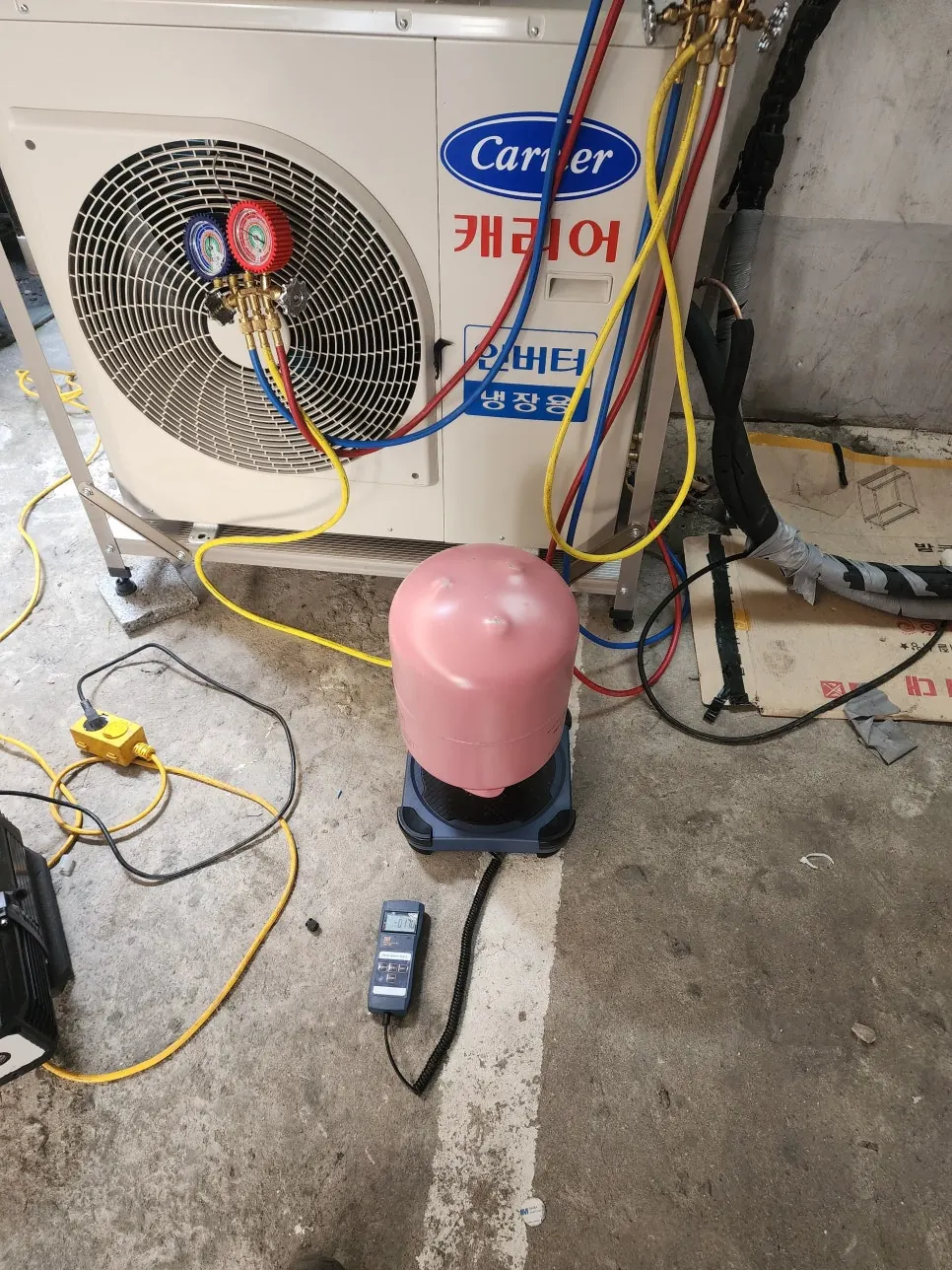 서울 용두동 지하 개인 와인저장고 8평 - 실외기 진공과 냉매 작업