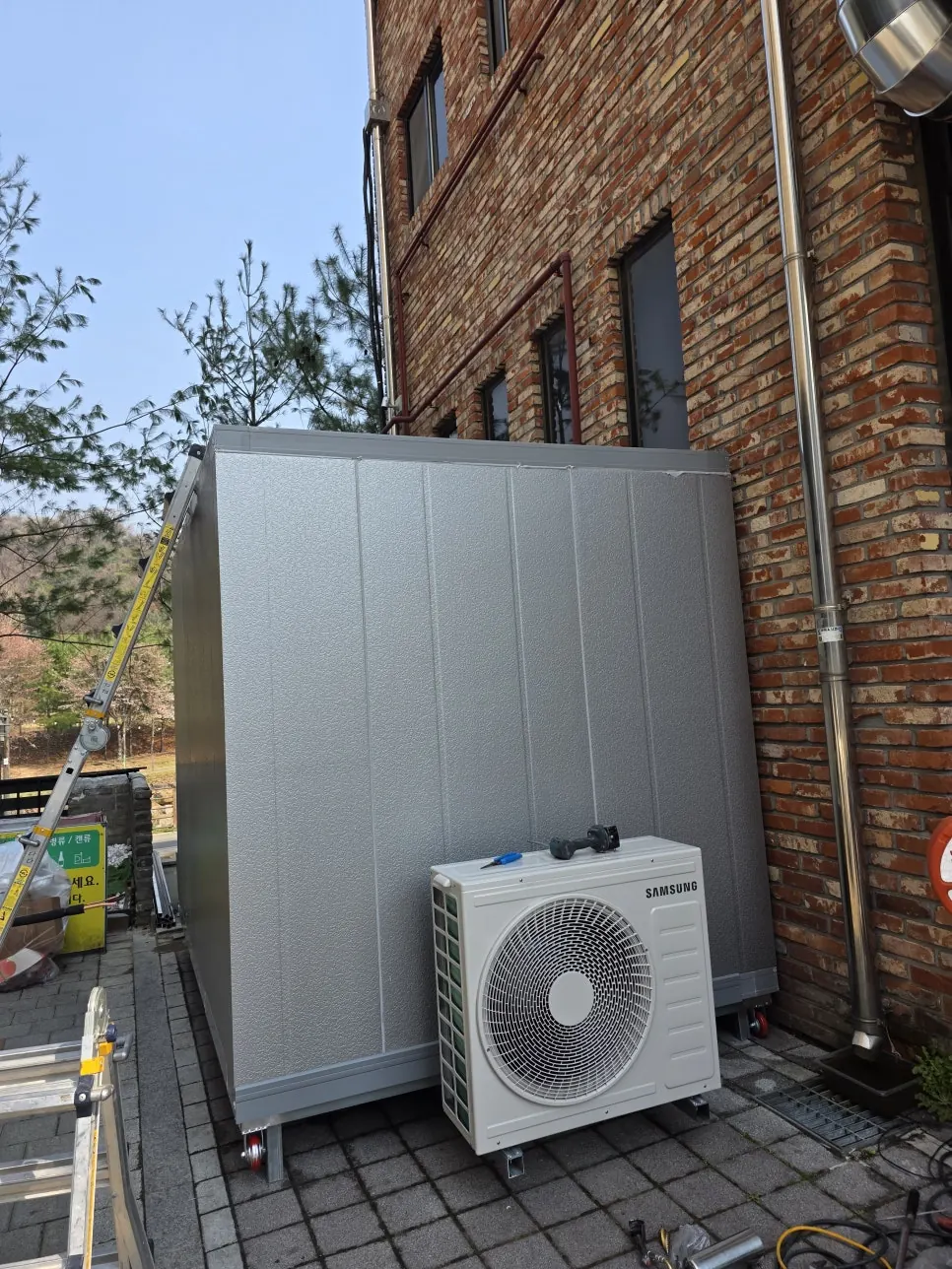 의정부 민락지구 국밥집 2평 냉장창고 - 베이스에 함께 올린 실외기